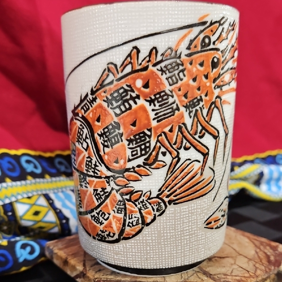 Japanese Yunomi, Handleless Teacup, Featuring a Shrimp or Lobster - Picture 2 of 9